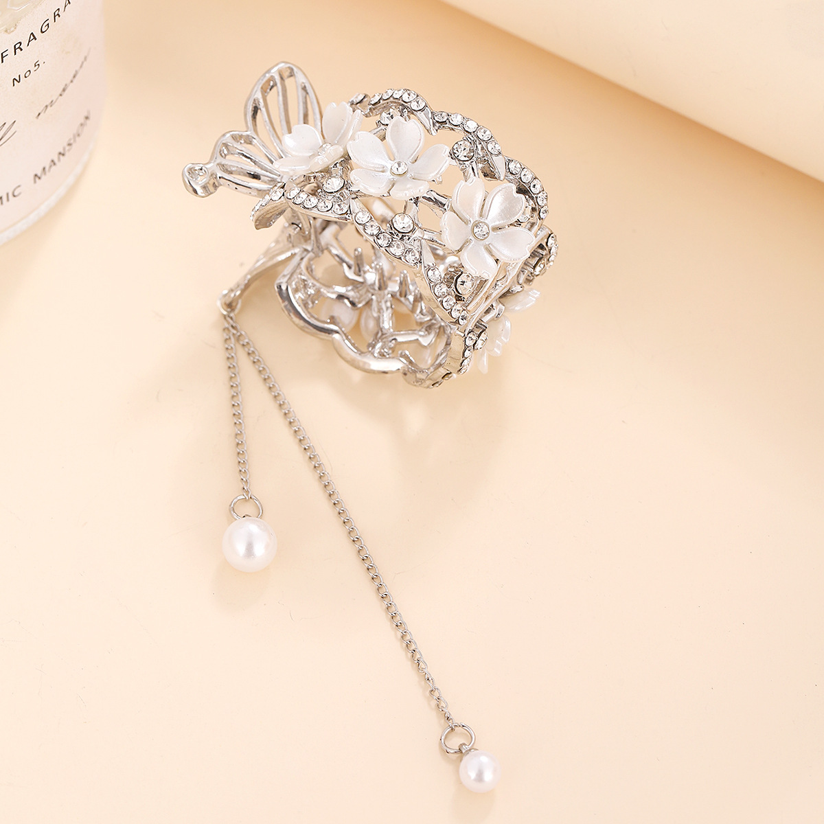 Estilo coreano blanco perla pétalo horquilla borla alta Cola de Caballo clip Cabeza trasera cabeza de bola horquilla de moda clip superior image 9