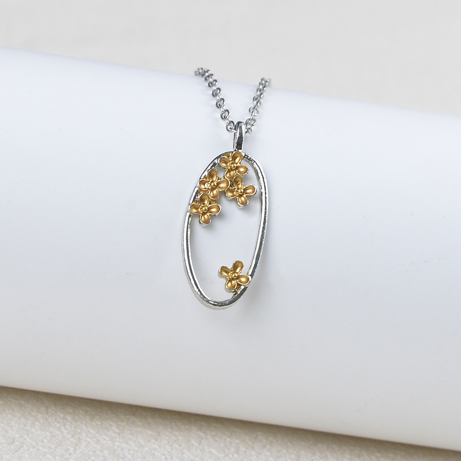 Collana elegante pendente fiore ovale traforato stile minimal_voghion.com