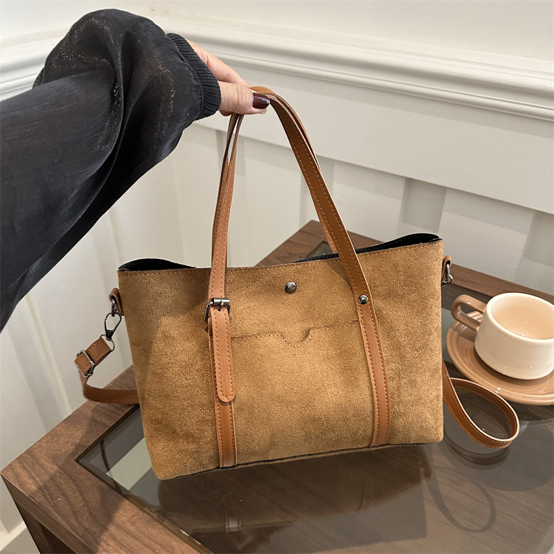 Bolso de hombro perezoso de gran capacidad invierno 2024 nuevo estilo versátil bolso casual bolso de mano de alta calidad bolso especial