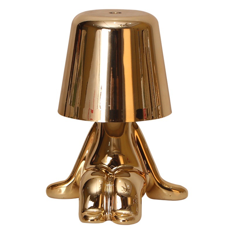 Mesa de comedor italiana bar pequeño hombre de oro de dibujos animados en forma humana decoración de resina nórdica galvanoplastia táctil recargable atmósfera lámpara de mesa