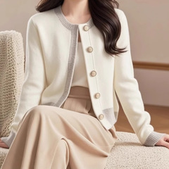小香風の色合わせのニットのセーターのコートの女性2025早春の新型の韓国版の洋気の減齢の柔らかいモチモチのカーディガンの上着