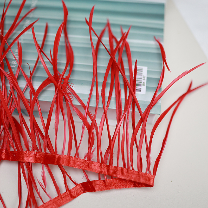 Fábrica directa pequeña serie de plumas rojas DIY accesorios accesorios de artesanía ropa accesorios escenario plumas