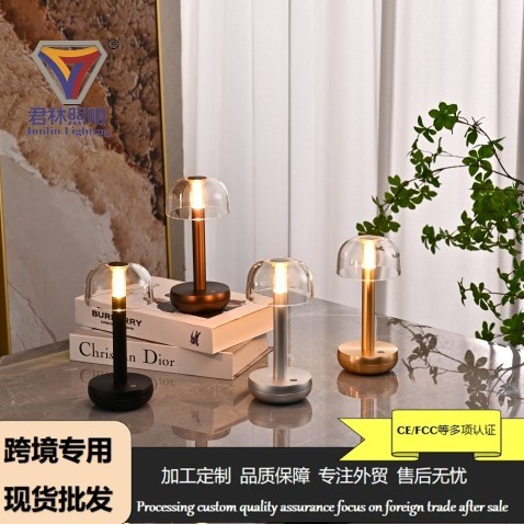 En la atmósfera creativa modelo privado Zhongshan decoración 2024 nueva lámpara de escritorio de carga inalámbrica cuántica nórdica atenuación doméstica