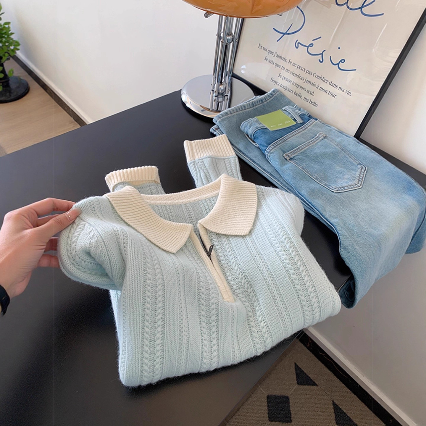 Design knitted sweater with zipper