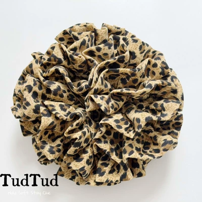 with floral hydrangea embroidery — Saç üçün rezinlər - amber-leopard-print-scrunchie