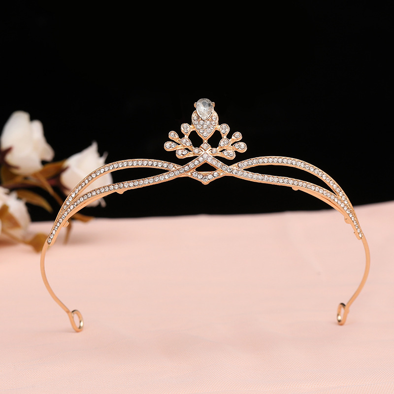 劉亦菲は同じタイプの頭飾りの高級合金の花嫁の王冠のウェディングドレスの結婚式の髪飾りの写真を撮ります。