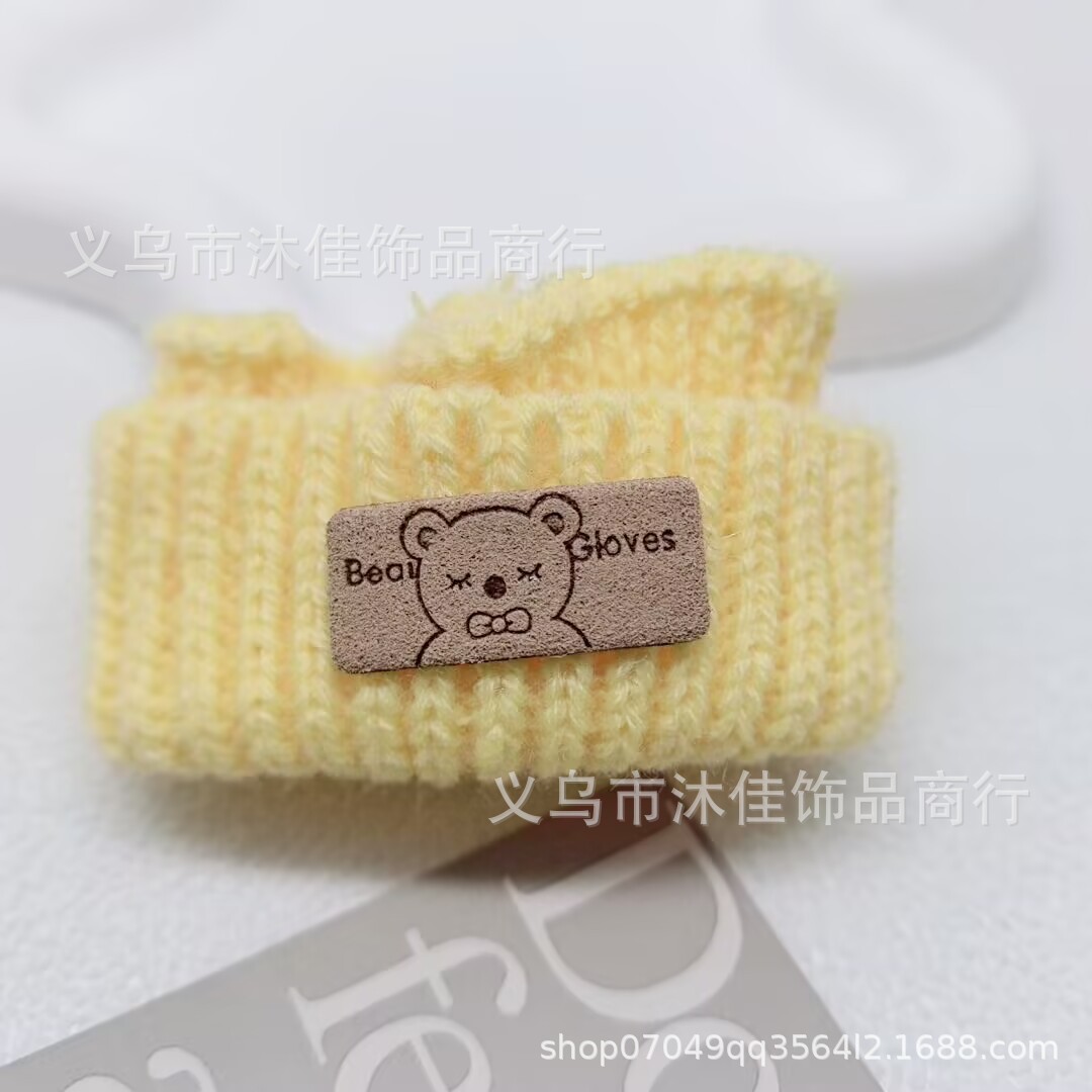 Light yellow (hat only)