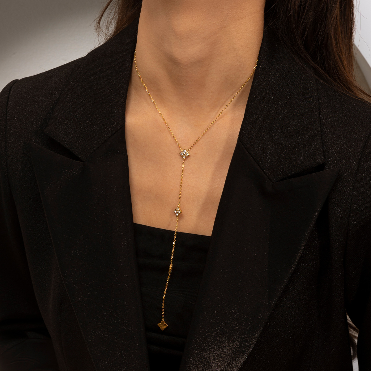 Collar de acero inoxidable de lujo ligero de nicho de flores de borda de zircon collar de lujo ligero de nicho de venta caliente transfronteriza image 3