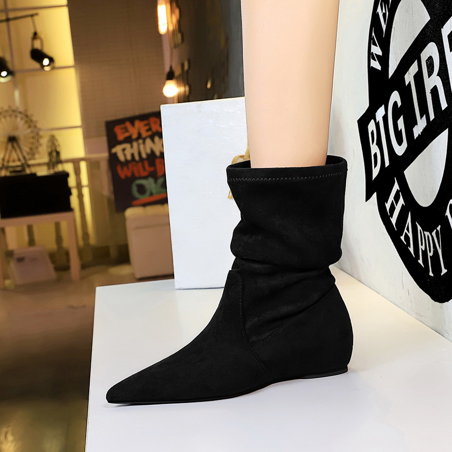 Vintage Women's Pointed Toe Suede Ankle Boots Height Increasing_voghion.com