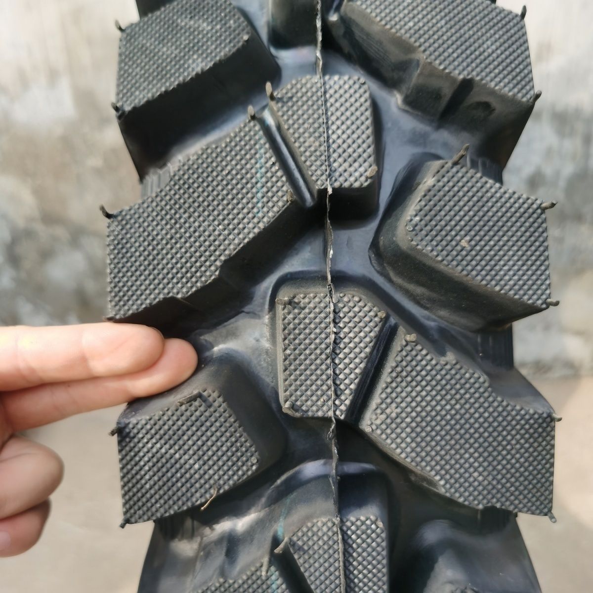 Encrypted herrable tire 600 650 700 750 825-16 tractor tricycle four unlike mountain cross-country
