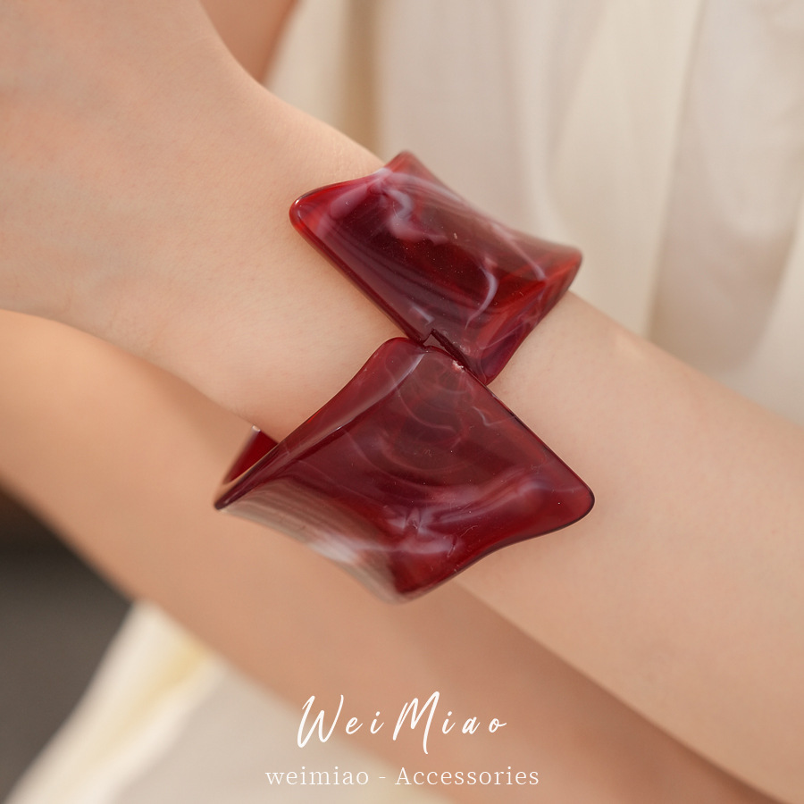 Resina manchada irregular geométrica retorcida pulsera de boca viva pulsera de exageración europea y americana joyas de nicho de lujo al por mayor