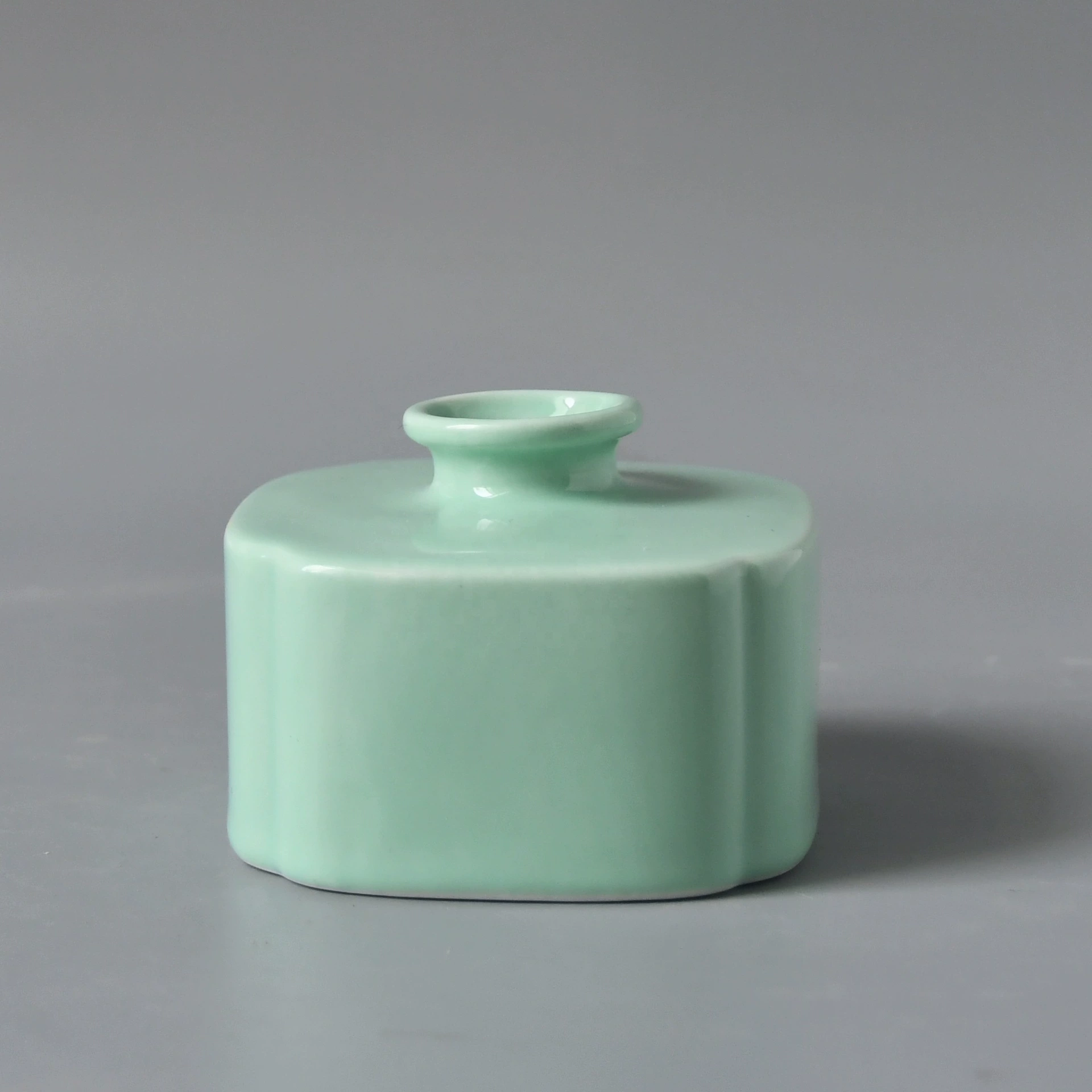 2024 модели внешней торговли мини-керамическая ваза ваза ароматная бутылка креативная глазурованная сушеная цветочная украшение декоративная гидропонная ваза