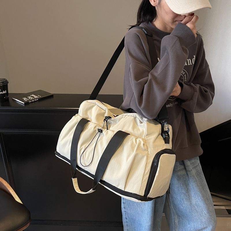 新款加厚面料户外登山必备单肩收纳包耐脏防水男女同款短途旅游包