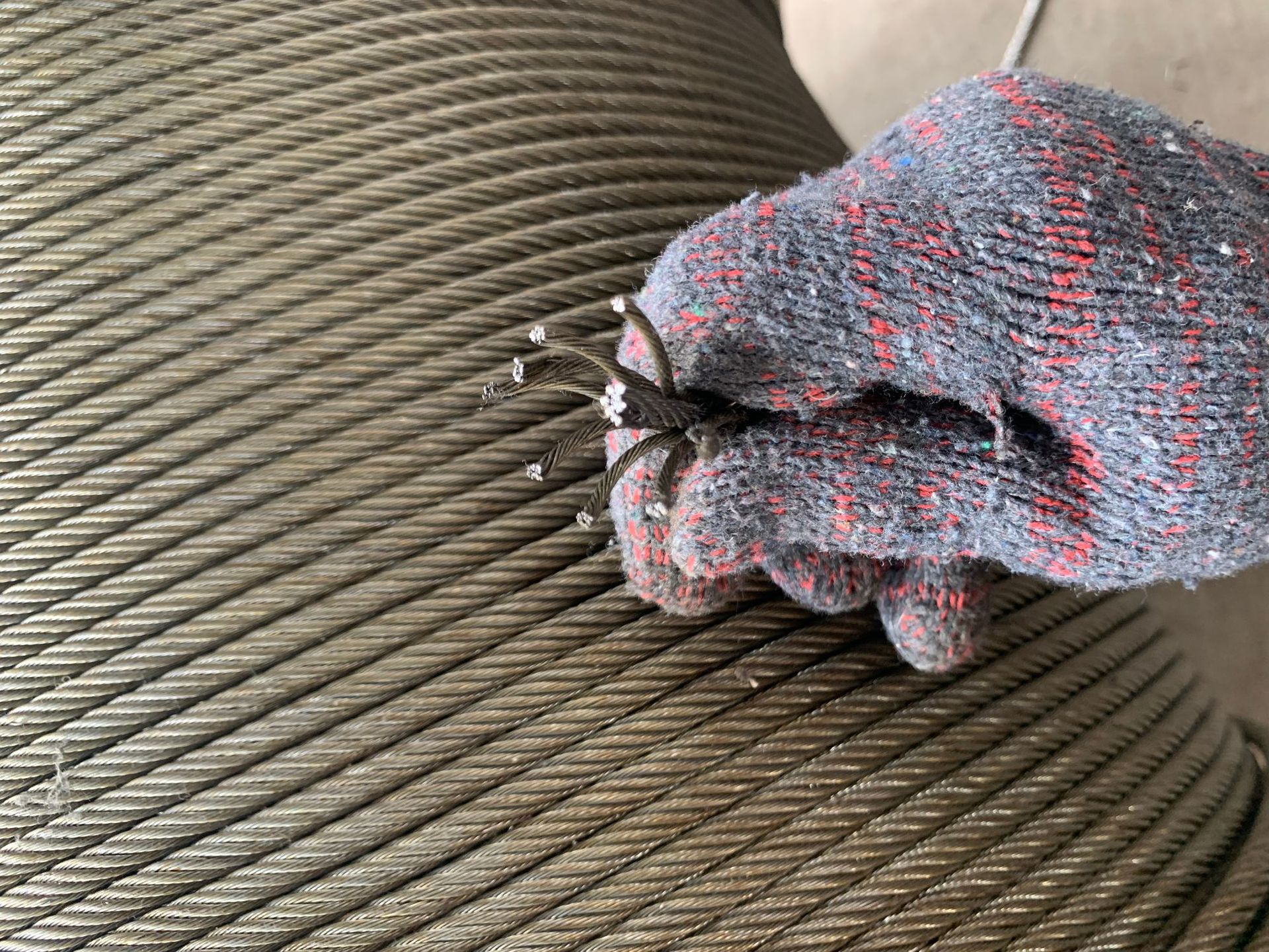 光面涂油钢丝绳8X19+FC/iwrc钢索镀锌电梯厂家美标德标一股带红漆