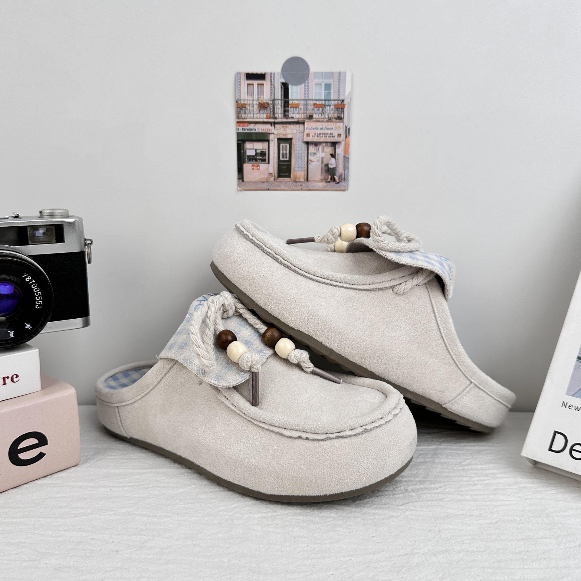 Yuanbo Baotou medio zapatillas mujeres 2025 verano nuevo bolken de mujer zapatos blancos pequeños zapatos de skate zapatos casuales