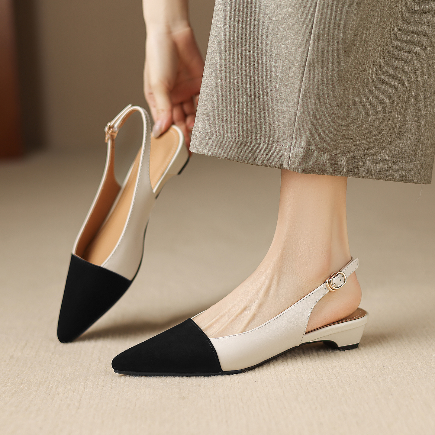Sandal nữ gót thấp 2,5 cm mũi kín quai hậu phong cách tiểu hương — đen