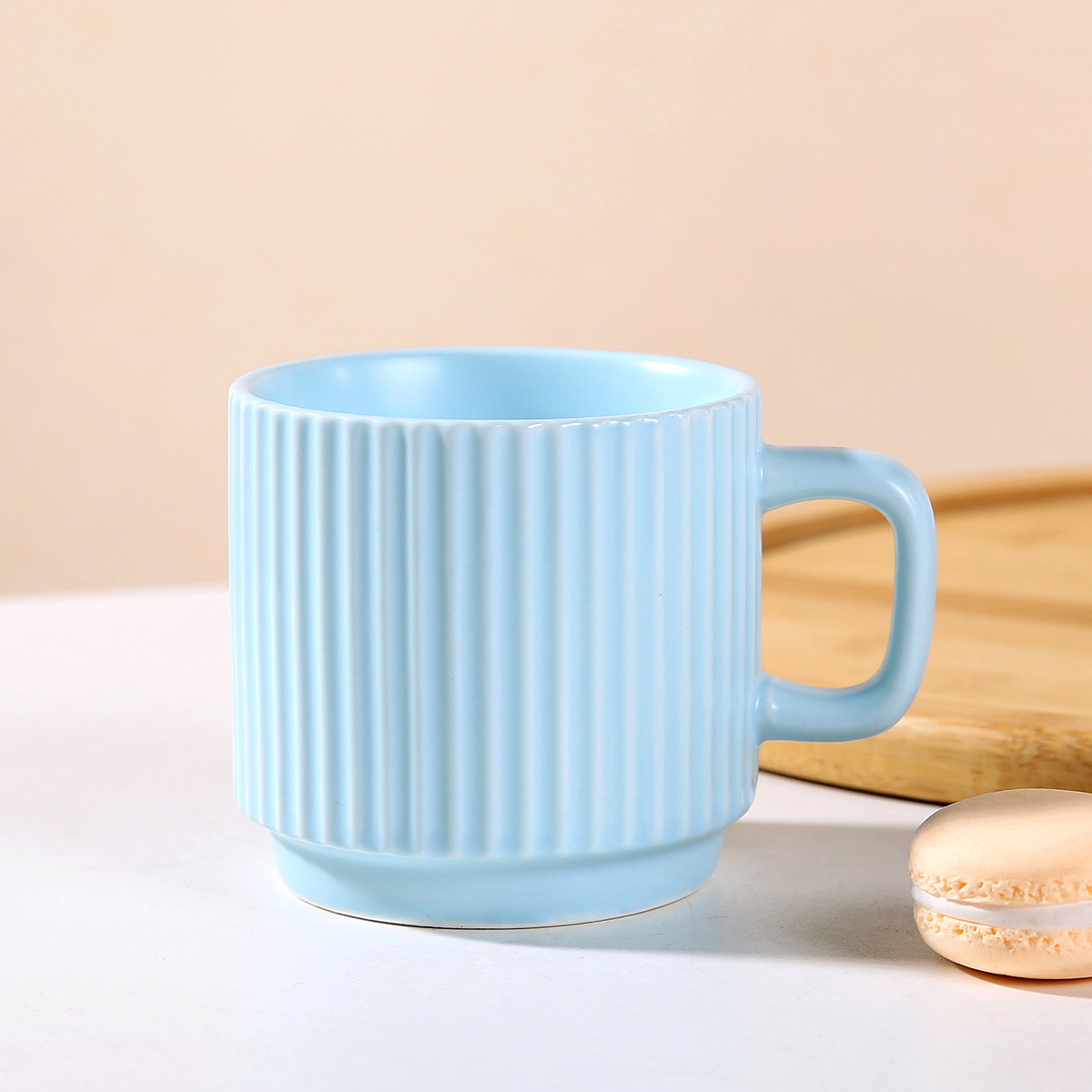 Bonbonfarbener Keramikbecher im Macaron-Stil für Paare, schlichte Kaffeetasse, Wasserbecher mit vertikalen Streifen fürs Büro_voghion.com
