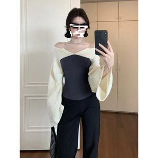 One-Shoulder Contrasting Color Long-Sleeved Knitwear for Women in Early Spring, Slim-Fitting Inner Wear, Pure Lusty Girl Design Off-Shoulder Top