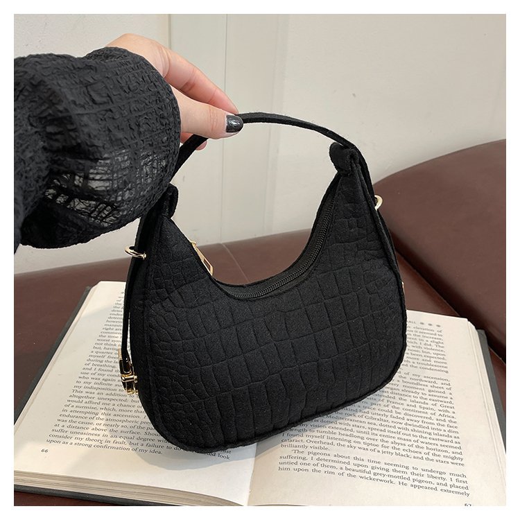 198g Weight Nylon Lining Material Sewing Thread Fashion Element Zipper Closure Type Single Shoulder Strap Strap Type Handbag Bags Type Holiday, Daily Occasion Polyester Material Solid Color Pattern All Seasons Season Women's Gender Classic Style, Streetwear Style Square Shape Medium Size Women's Medium Polyester Solid Color Classic Style Streetwear Sewing Thread Square Zipper Handbag 12