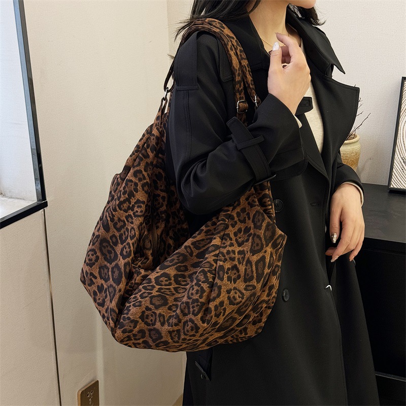 Large-Capacity Leopard Print Bag for Women, 2026 New Fashion Color-Blocking Dumpling Bag, Versatile Casual Lazy Style Crossbody Bag