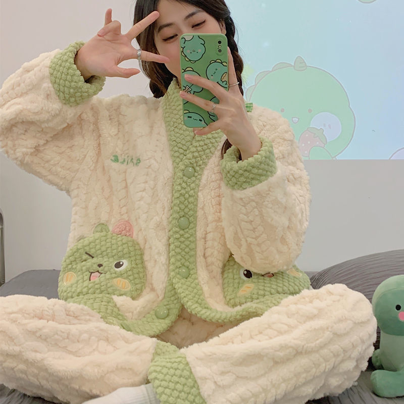 パジャマの女性の秋冬の珊瑚の絨毯は厚くて暖かいです。|undefined