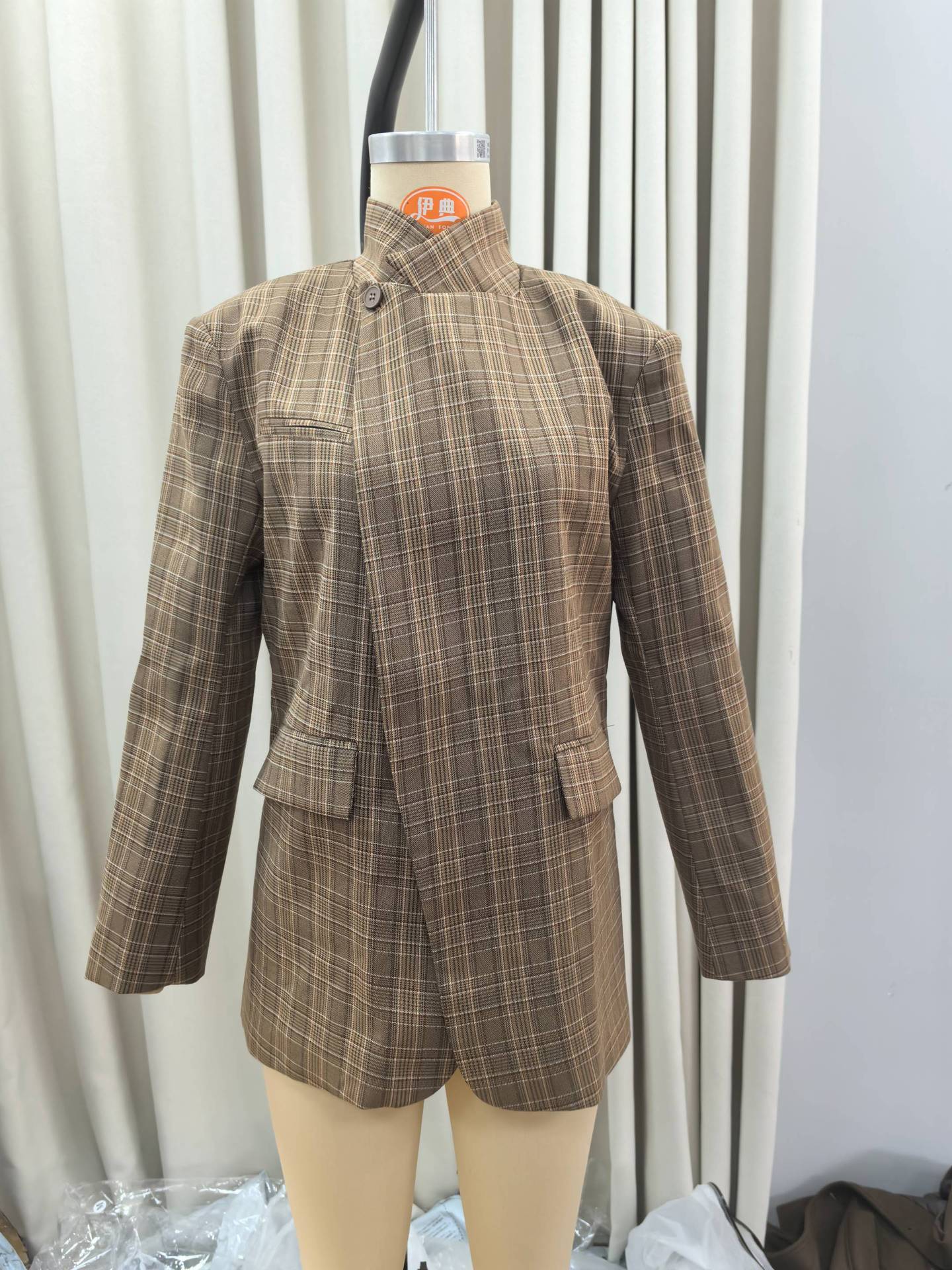 Chaqueta Corta con Cuello Alto para Mujer de Poliéster a Rayas