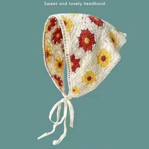 Korean-style triangular handcrafted crocheted knitted hairband for women—vintage, internet-famous, cute, sweet, and adorned with dainty daisy motifs; perfect as a headband or tied around the head.