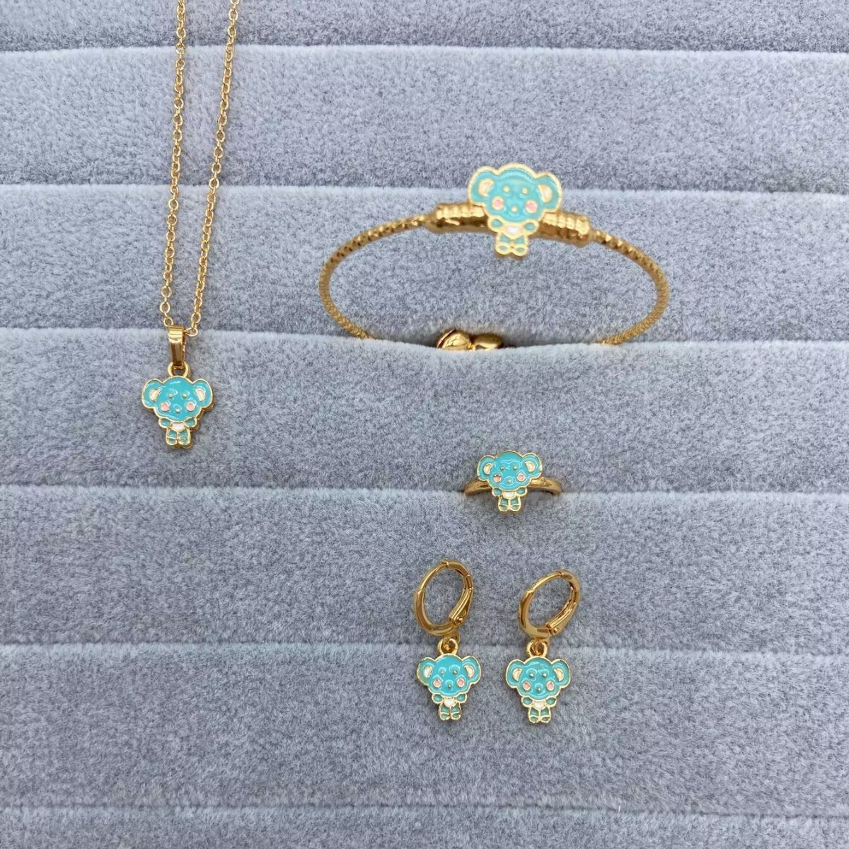 Juegos de joyería para niños transfronterizos de dibujos animados lindos anillos pendientes brazaletes colgante collar adyacente de cuatro piezas