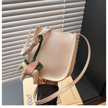 ���Q�߼���С������Ů����2025�¿�ٴ�μ�б����W�t����ˮͰ��