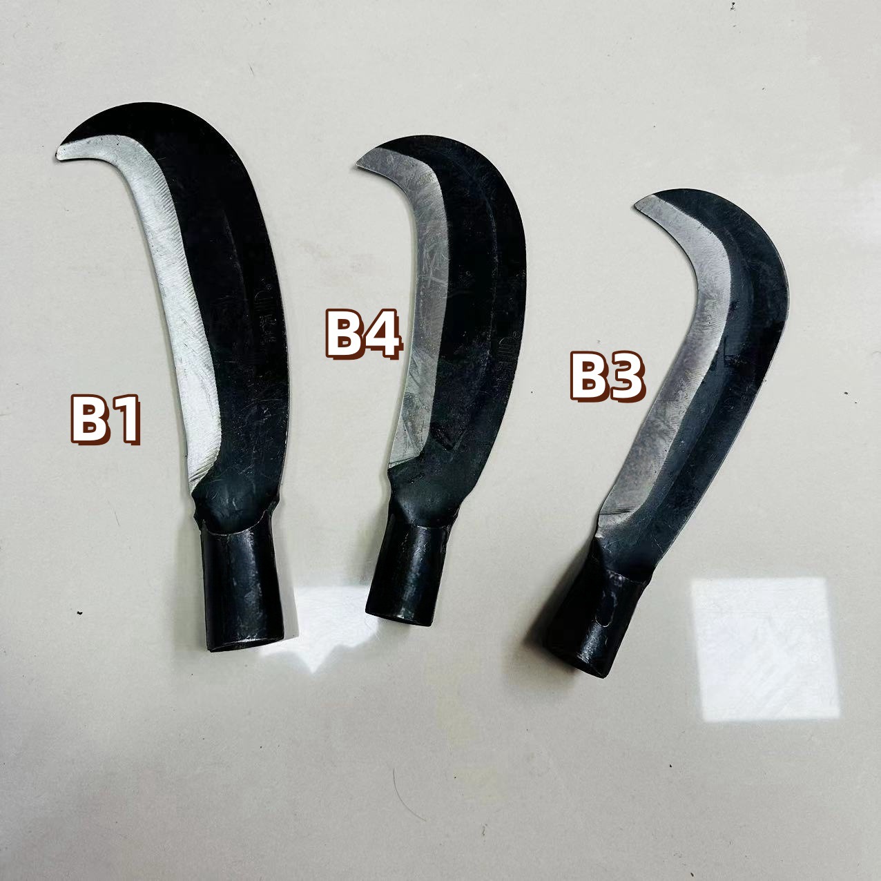 镰刀劈砍柴刀户外农用弯刀山刀竹刀树刀勾刀开刃锰钢砍树刀砍竹刀