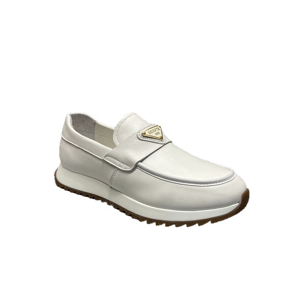 casual footwear