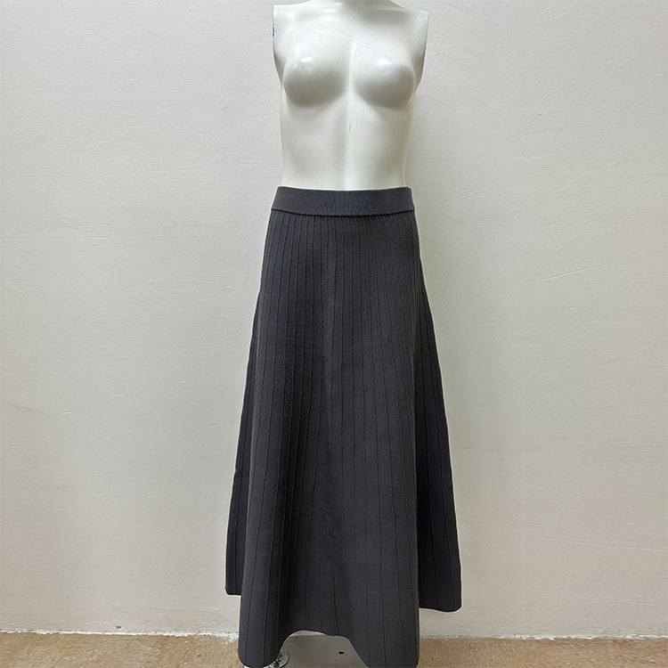 Colored knitted skirt for leisure