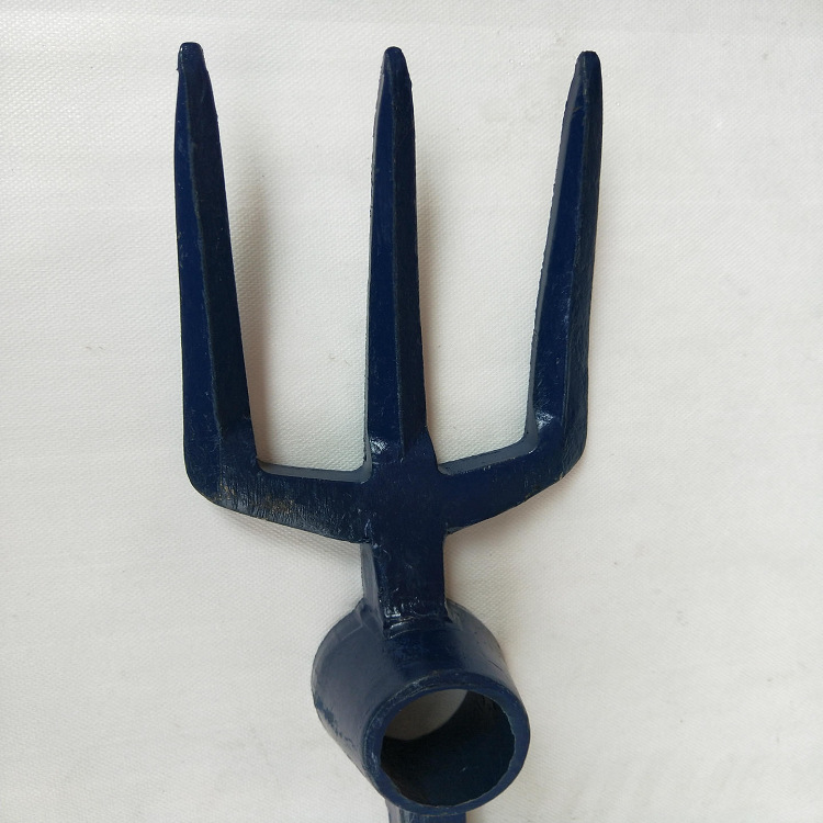 Pico de acero de tres dientes y un riel de punta de acero integrado forjado para ejecutar rieles de acero con mango de madera dura