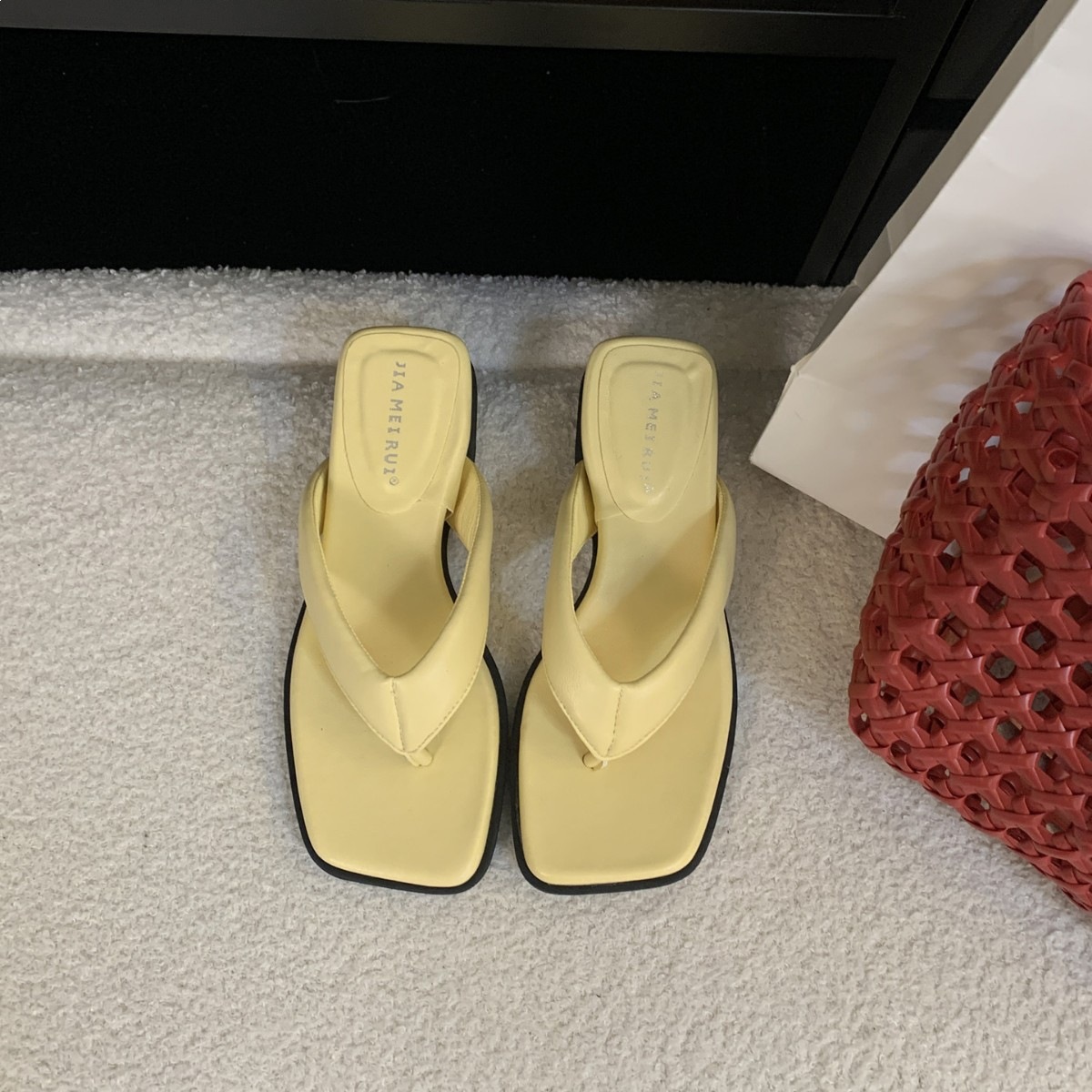 Women's Summer Outdoor Wedge Flip-Flops 2026 New Resort Style Silver Beach Shoes Square-Toed Thong Sandals For Women_voghion.com