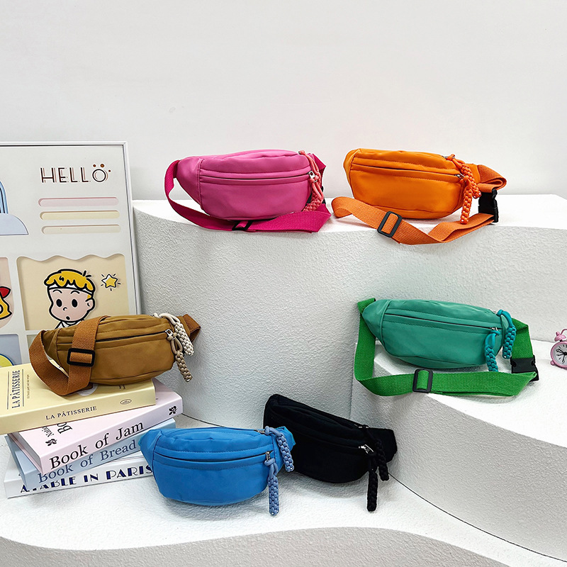 Lindo bolso de pecho de moda de color sólido para niños nuevo 2024 textura de estilo occidental gran capacidad snack bandolera con bolso de pecho
