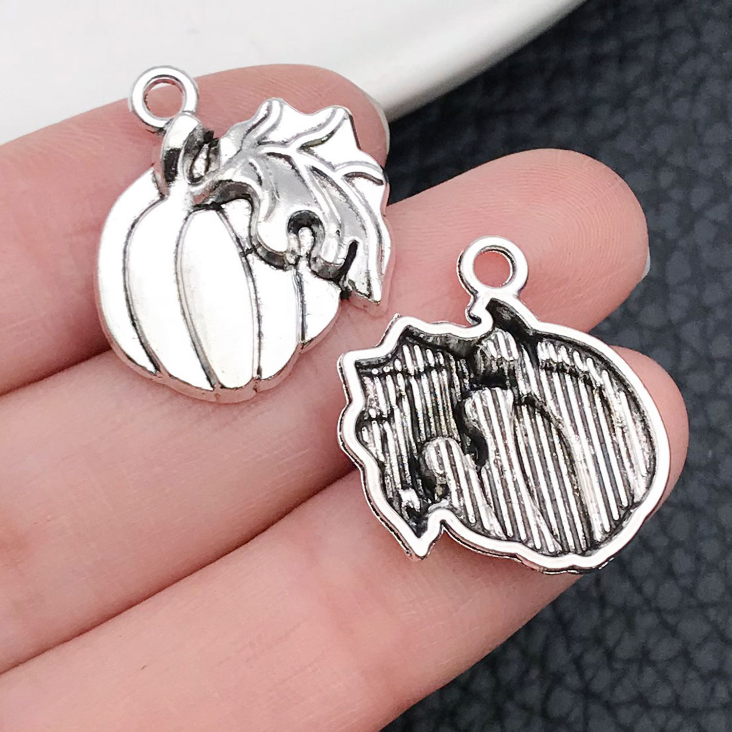 Mixta 80 accesorios de Halloween calabaza cráneo murciélago bruja colgante DIY accesorios de la joyería pendientes material