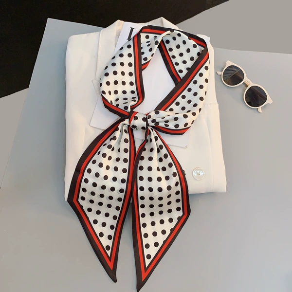 10 red edge black dots