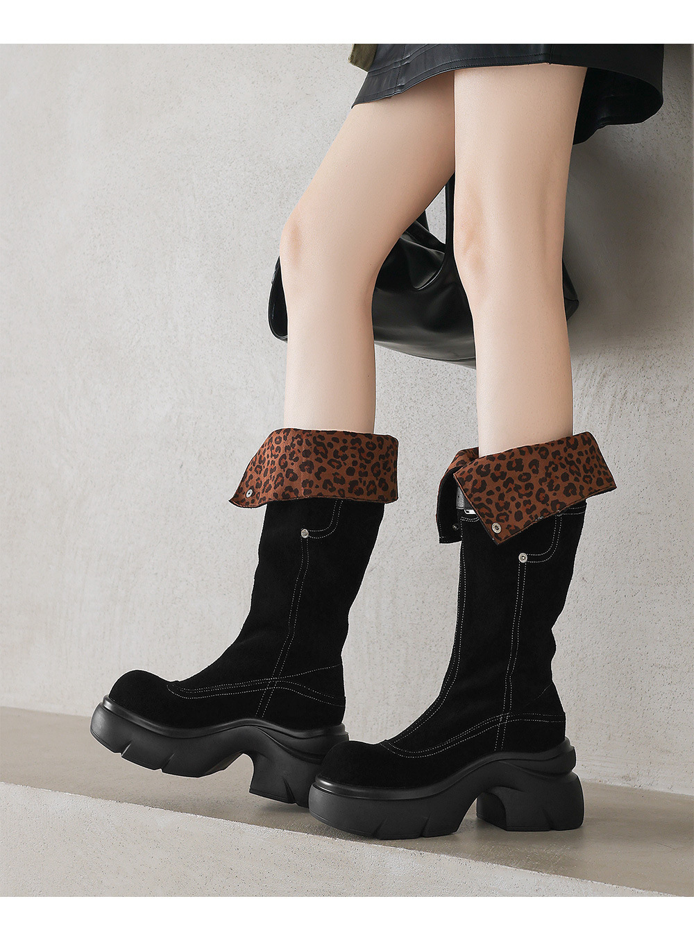 Boot nữ cao cổ hai kiểu mũi tròn đế dày phong cách Maillard da bò thời trang — Lớp lót nhung đen chi tiết 7