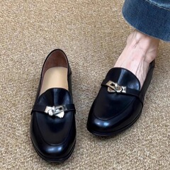 羊皮版 ~ レトロな金属のロックの楽福の靴の女性の丸い頭の本革は色を拭います。