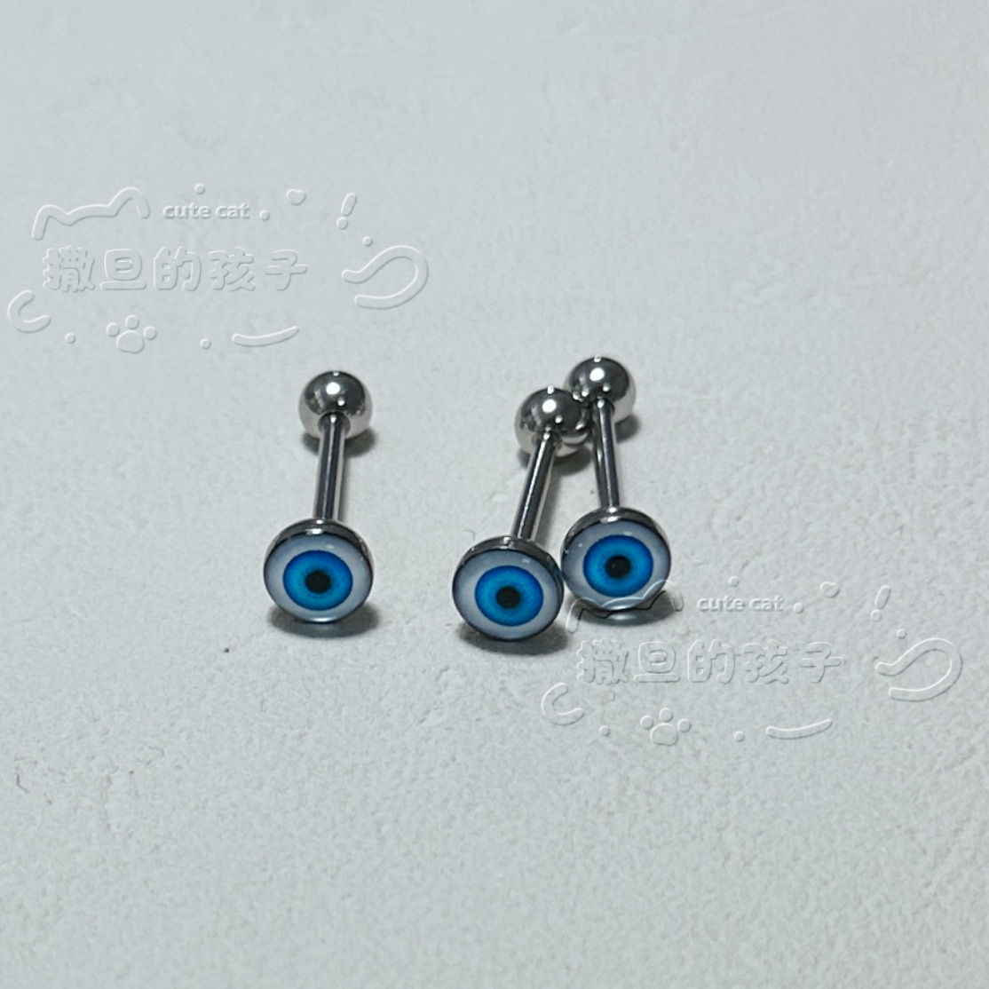 16G labret stud size and finish detail