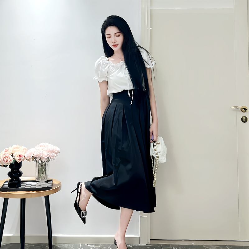 Summer New Style Liu Yifei's Same Style U-Neck White Short Shirt Top with Black Large Hem Skirt