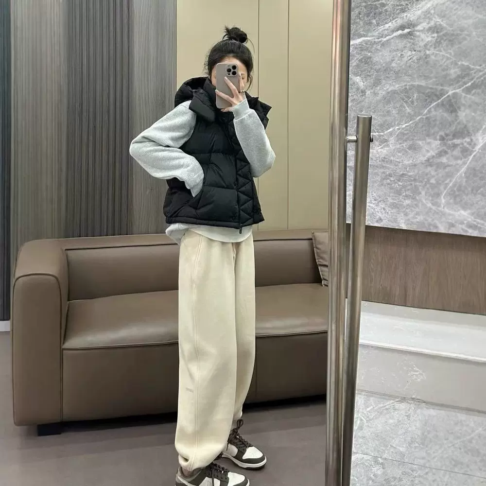 Lulu家同款四格冬季新款运动休闲短款羽绒连帽白鸭绒马甲外套女