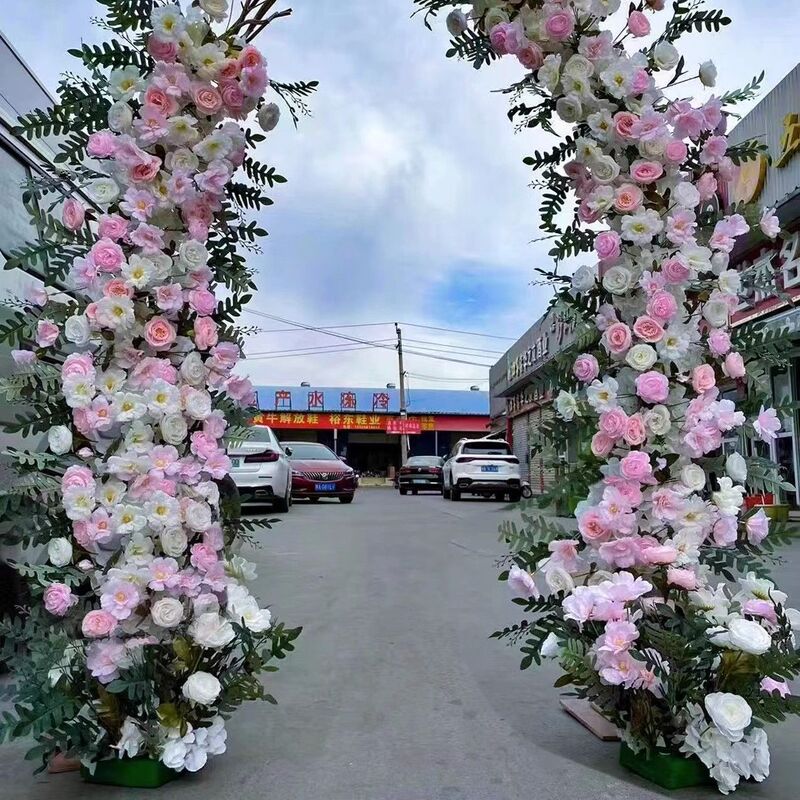 結婚式の道具鉄芸アーチの花棚牛の角の門の象牙の門の芝生の結婚式の羊の角の門の屋外は藤の棚に登ります。|undefined
