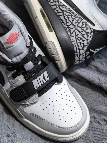 High-end AJ312 LOW, a trendy and avant-garde low-top retro basketball shoe, a 3-in-1 athletic and casual sneaker for both men and women