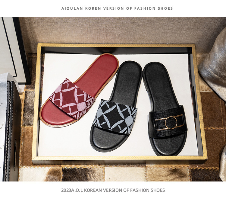 Grenzüberschreitende Mode V nach Hause bestickte Hausschuhe Frauen tragen Hausschuhe Brief Sandalen Frauen Metall runde Schnalle flache Schuhe Frauen_voghion.com