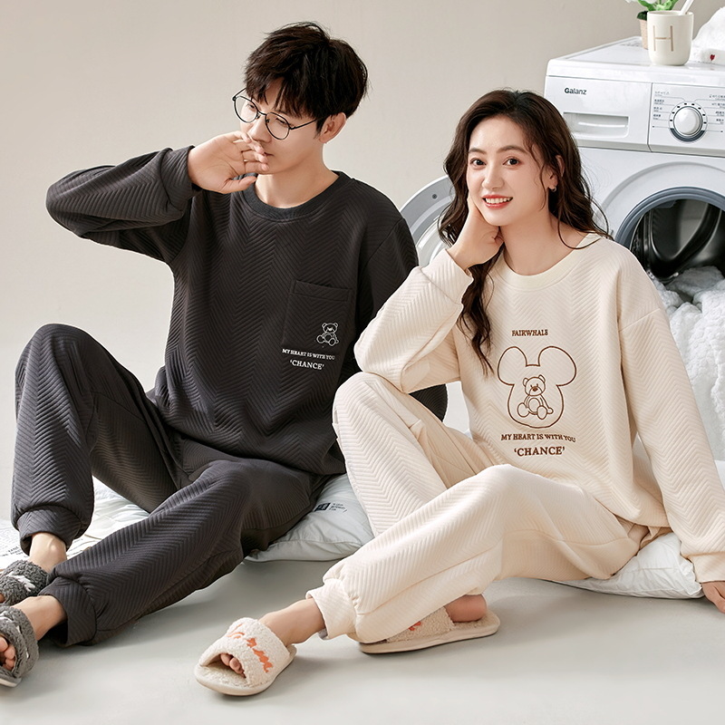 El otoño y el invierno sándwich de manga larga pareja pijamas engrosada de dibujos animados cuello redondo jersey de los hombres y las mujeres de ropa de casa caliente se puede usar fuera