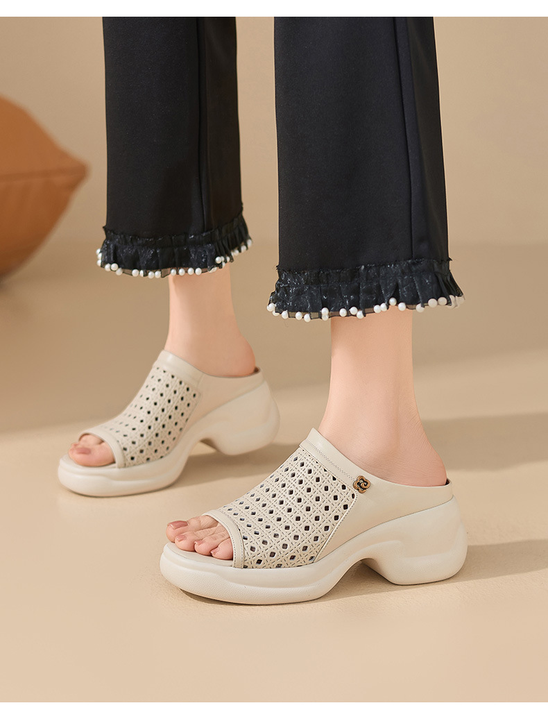 Dép sandal nữ da bò đục lỗ đế bánh xốp dày gót cao nhẹ — màu trắng ngà chi tiết 1