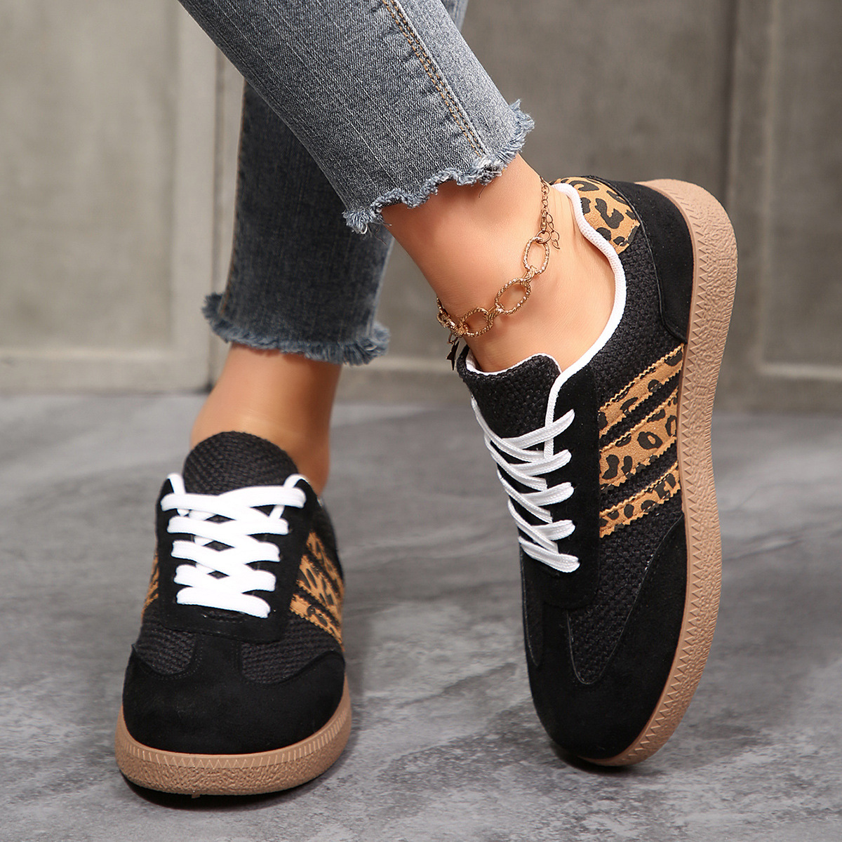 Comercio exterior transfronterizo retro zapatos de entrenamiento alemán de mujer nueva correa grande cabeza redonda estampado de leopardo color plano zapatos de skate casuales al por mayor