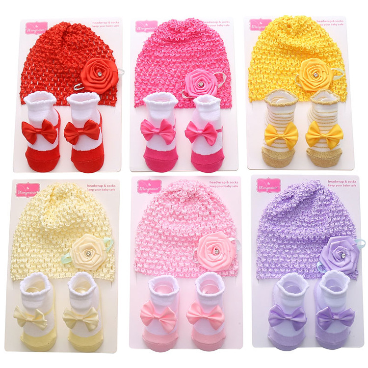 Cute children's hat with bow