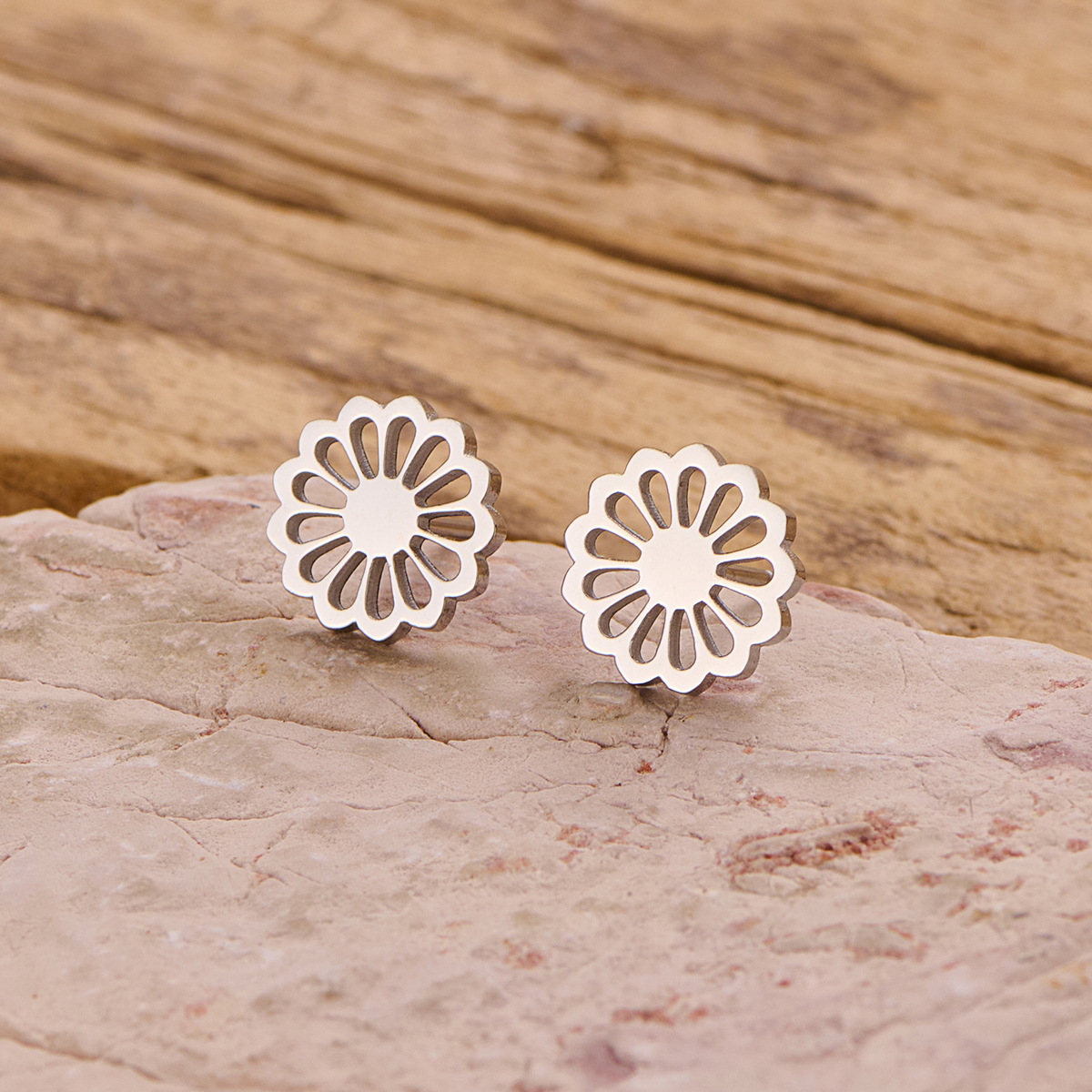 Nuevos productos de comercio exterior transfronterizo: pendientes minimalistas de acero inoxidable con diseño de flor, palmera y corona, estilo japonés y coreano, disponibles para venta al por mayor. image 22